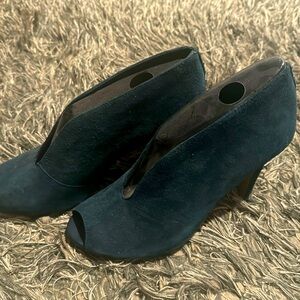 Teal Halogen pumps 8.5 never worn